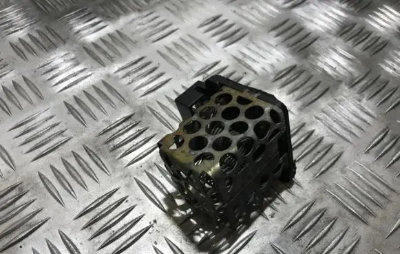 Mercedes-Benz 190 W201 Heater blower motor/fan resistor