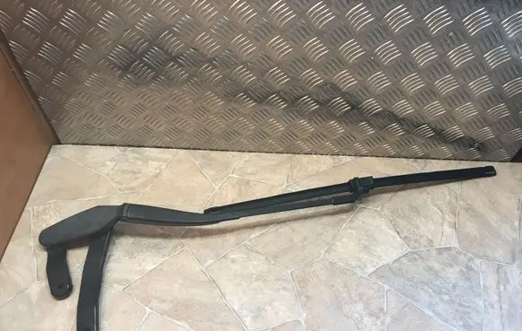 Mercedes-Benz E W212 Front wiper blade arm A2128201044