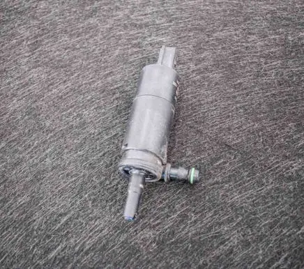 Skoda Yeti (5L) Windscreen/windshield washer pump 3B7955681