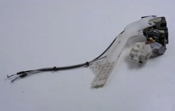 Hyundai Elantra Rear door lock