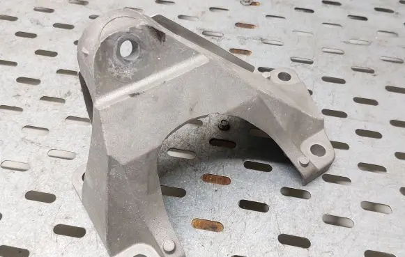 BMW 5 F10 F11 Engine mounting bracket 18129010 678860601