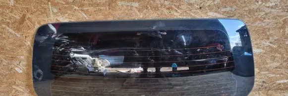KIA Carnival Rear windscreen/windshield window 