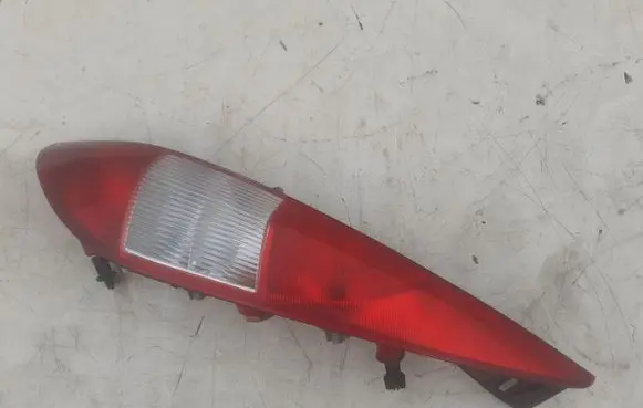 Ford Mondeo Mk III Rear/tail lights 1S7113404C