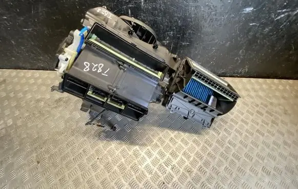 Volkswagen Touran III Interior heater climate box assembly housing 5QB816002