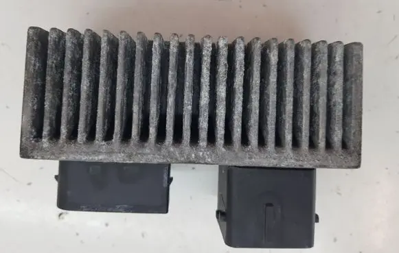 Nissan Juke I F15 Glow plug pre-heat relay 8200558438A