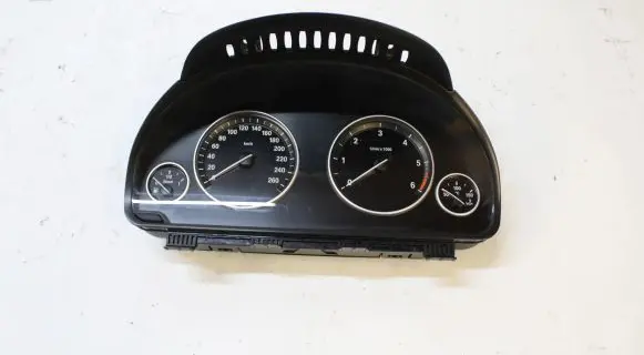 BMW 5 F10 F11 Speedometer (instrument cluster) 9339895