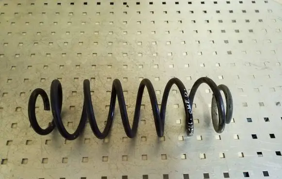 Volkswagen Polo IV 9N3 Rear coil spring