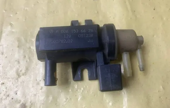 Mercedes-Benz B W245 Vacuum valve A0061536628 09T238 70078202