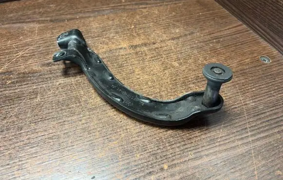 Renault Trafic II (X83) Sliding door lower roller guide/hinge 65713