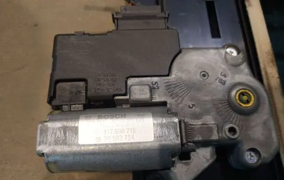 Opel Astra F Sunroof motor/actuator 817696715