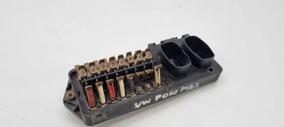 Volkswagen Polo II 86C 2F Fuse module 867937025A