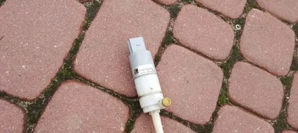 Opel Insignia A Windscreen/windshield washer pump 13250289