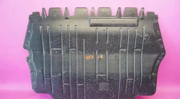 Volkswagen Golf VII Engine cover (trim) 5C0825237B