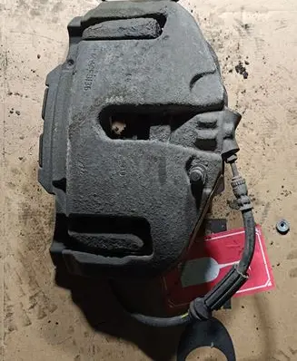 BMW 7 F01 F02 F03 F04 Front brake caliper