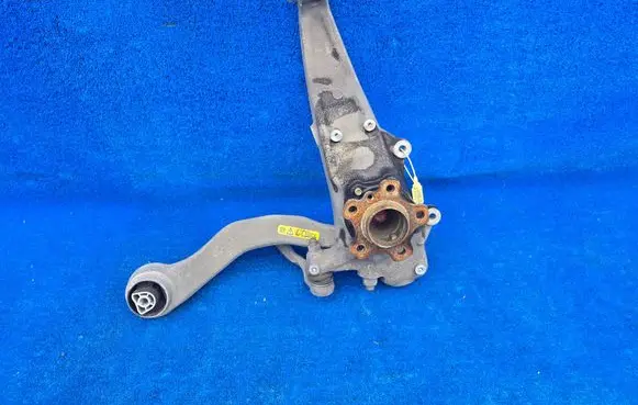 BMW 5 G30 G31 G38 Front wheel hub 6884381