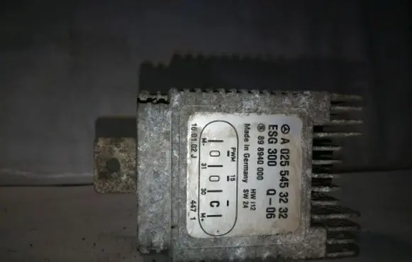 Mercedes-Benz A W168 Fan control module A0225456232 A0235456832 A0275458032
