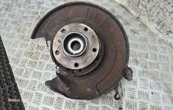BMW 7 E38 Rear wheel hub