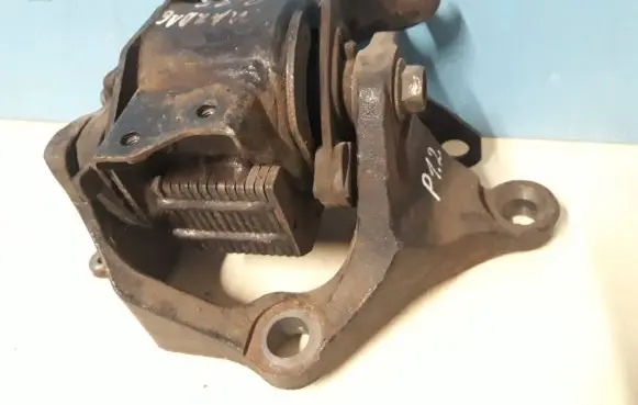 Mazda 6 Engine mount bracket