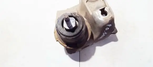 Engine mount bracket