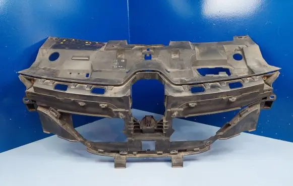 Engine bonnet/hood lock trim molding