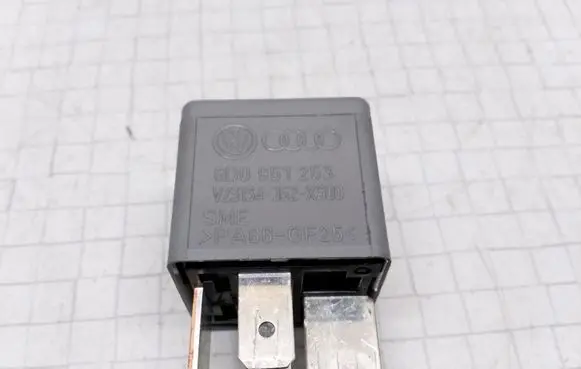 Audi A6 S6 C5 4B Other relay 8D0951253 V23134J52X300