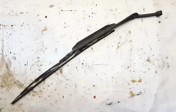 Audi 80 90 B3 Front wiper blade arm