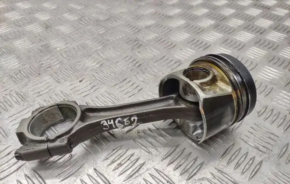 Volkswagen PASSAT B8 Piston with connecting rod