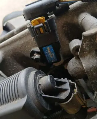 Opel Zafira B Air pressure sensor 0281002437
