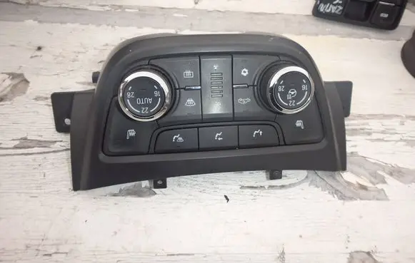 Opel Zafira C Climate control/heater control trim 
