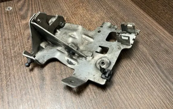 Mercedes-Benz Vito Viano W639 Engine mounting bracket 6510900741