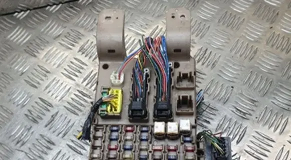 Toyota Corolla Verso E121 Fuse box set 8264113040 2323000231