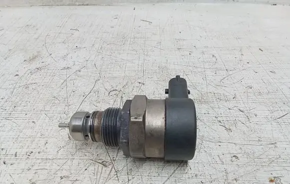 Volvo XC90 Fuel pressure regulator 30777576