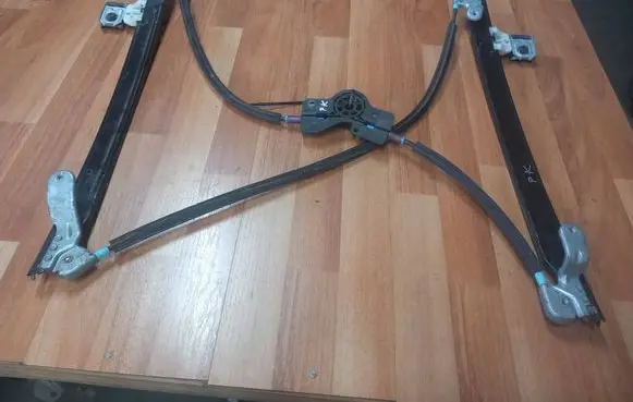 Chrysler Voyager Front window lifting mechanism without motor