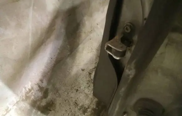 Suzuki Swift I Front door check strap stopper 