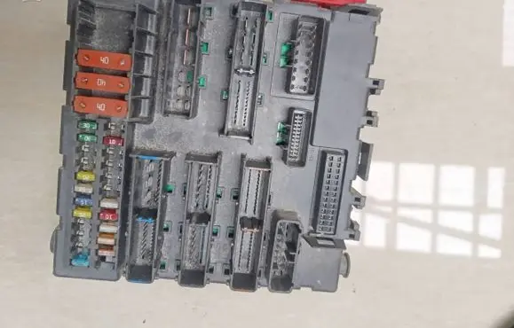 Opel Signum Fuse module 13112914