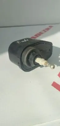 Volkswagen PASSAT B4 Headlight level adjustment motor 00437546