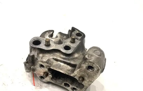 Peugeot 508 Engine mounting bracket 