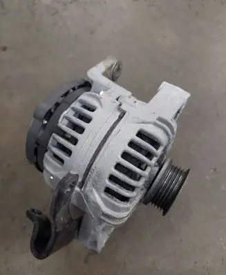 Opel Astra H Generator/alternator 95521476 586674