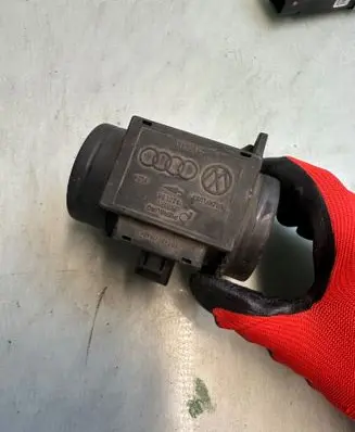 Volkswagen Transporter - Caravelle T4 Mass air flow meter 023906461 71822108
