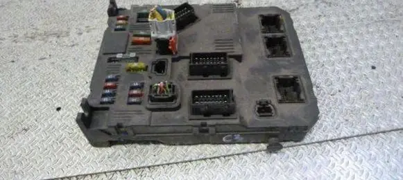 Citroen C3 Fuse module 9650585880 S118085100 430197005