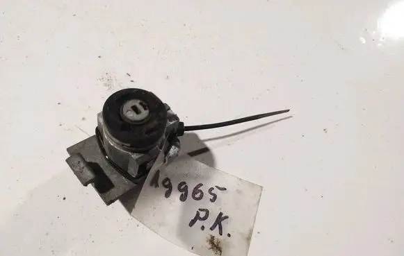 Land Rover Freelander 2 - LR2 Front door lock (next to the handle) 