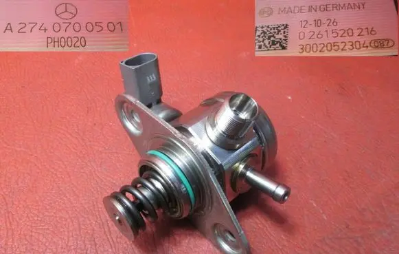 Mercedes-Benz C W204 Fuel injection high pressure pump A2740700501