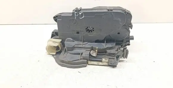 BMW X1 E84 Front door lock 7059968