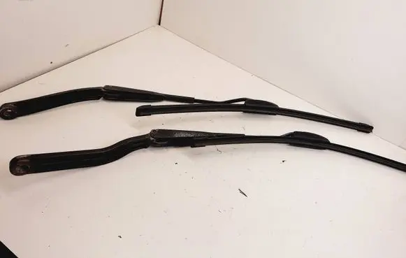 Saab 9-5 Windshield/front glass wiper blade 56671808
