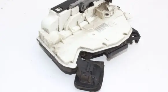 Volkswagen Golf VII Coupe door lock (next to the handle) 5K2837015D