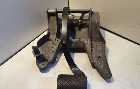 Volkswagen Touareg I Brake pedal 7L0723117 7L0723142B