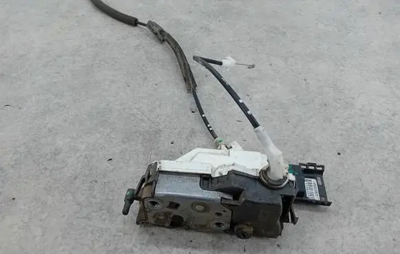 Citroen Berlingo Front door lock 828405A01851