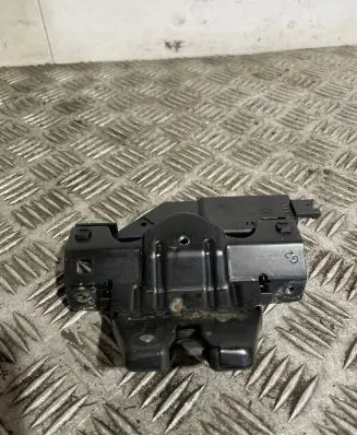 Loading door lock