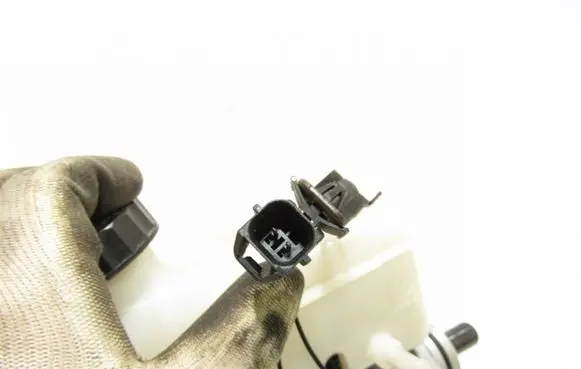 KIA Sorento Master brake cylinder