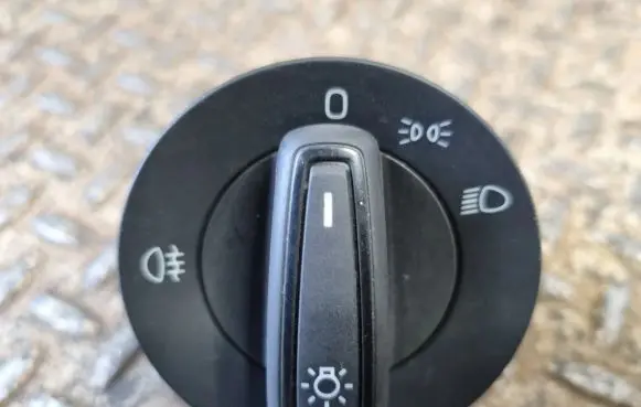 Skoda Fabia Mk3 (NJ) Light switch 5E0941431G